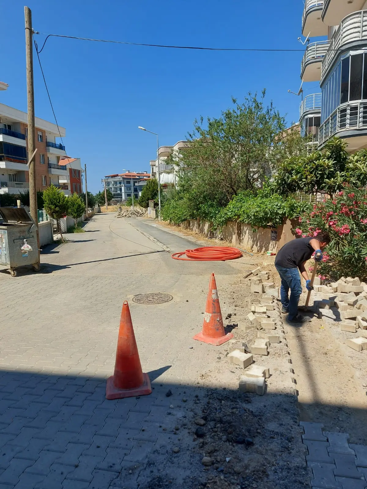 1 ay önce döşenen kilit parke taşlarının sökülmesi vatandaşı çileden çıkarttı