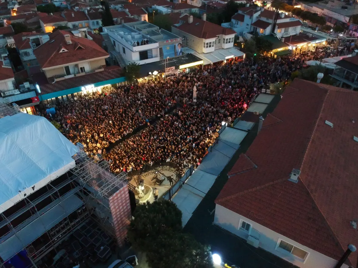 Alaçatı Ot Festivali’nde Duman izdihamı