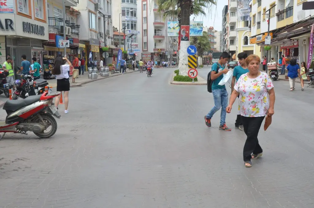 Atatürk Caddesi kapatıldı