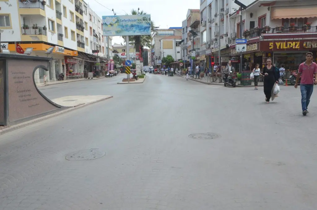 Atatürk Caddesi kapatıldı