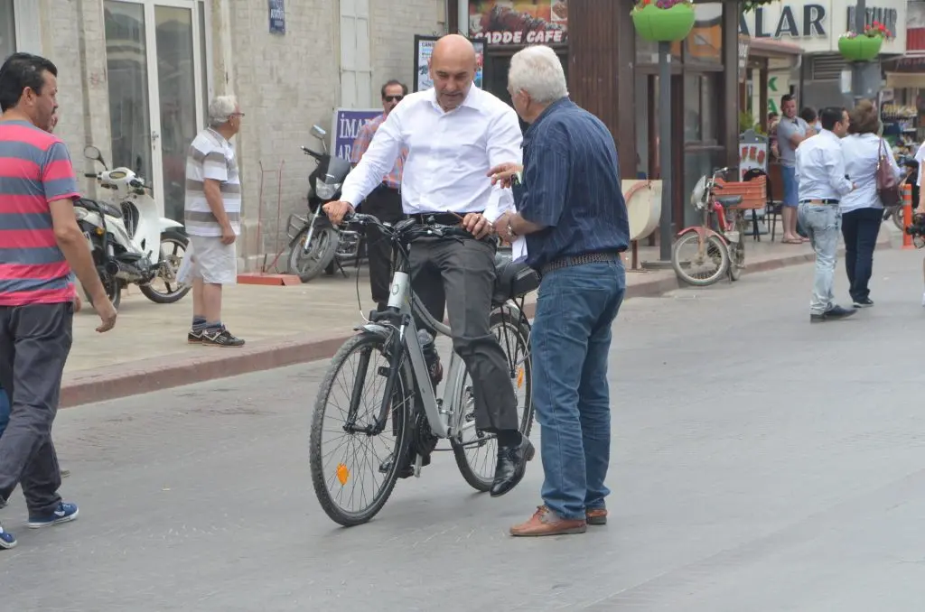 Atatürk Caddesi kapatıldı