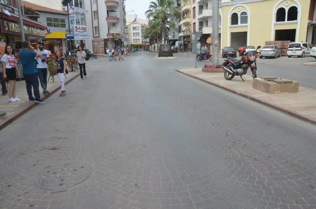 Atatürk Caddesi kapatıldı