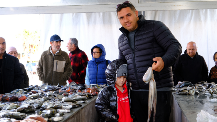 Balık severlerin vazgeçilmezi: Sığacık balık mezatı