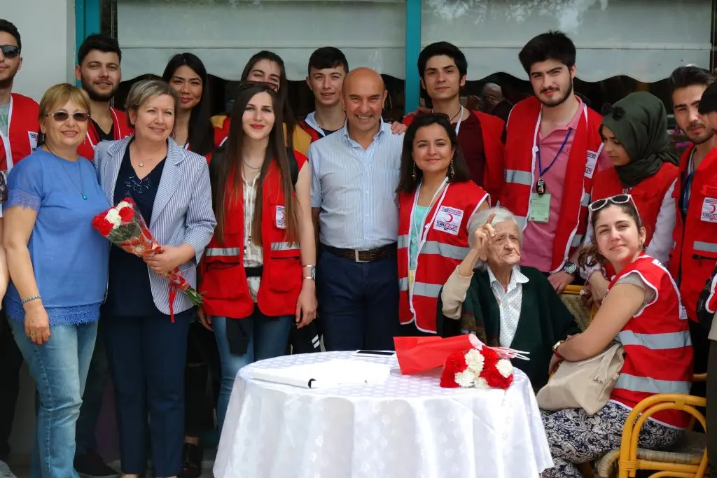 Başkan Soyer’in anneler günü ziyareti