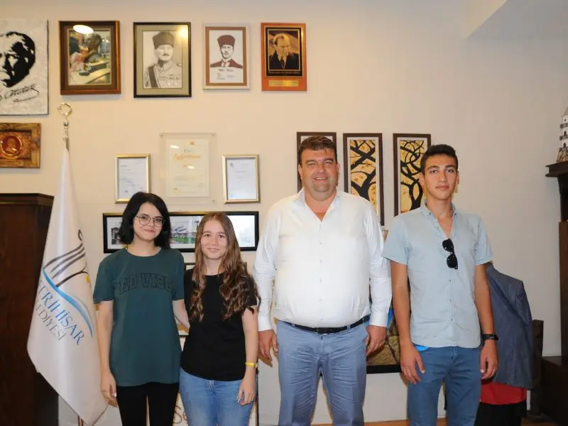 Başkan Yetişkin’den  üniversiteli gençlere destek