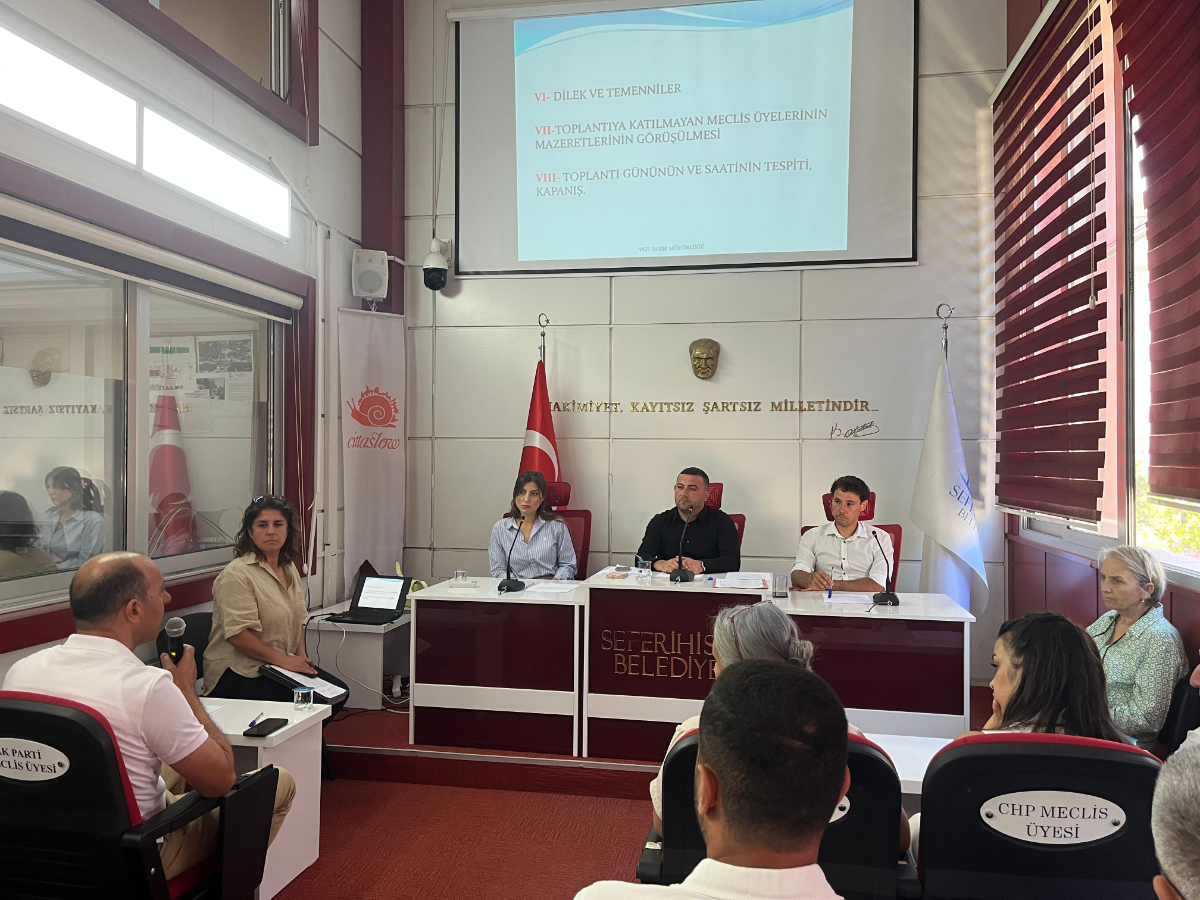 Belediye Meclisinde dayanışma mesajı: Belediye Personeli ayakta alkışlandı