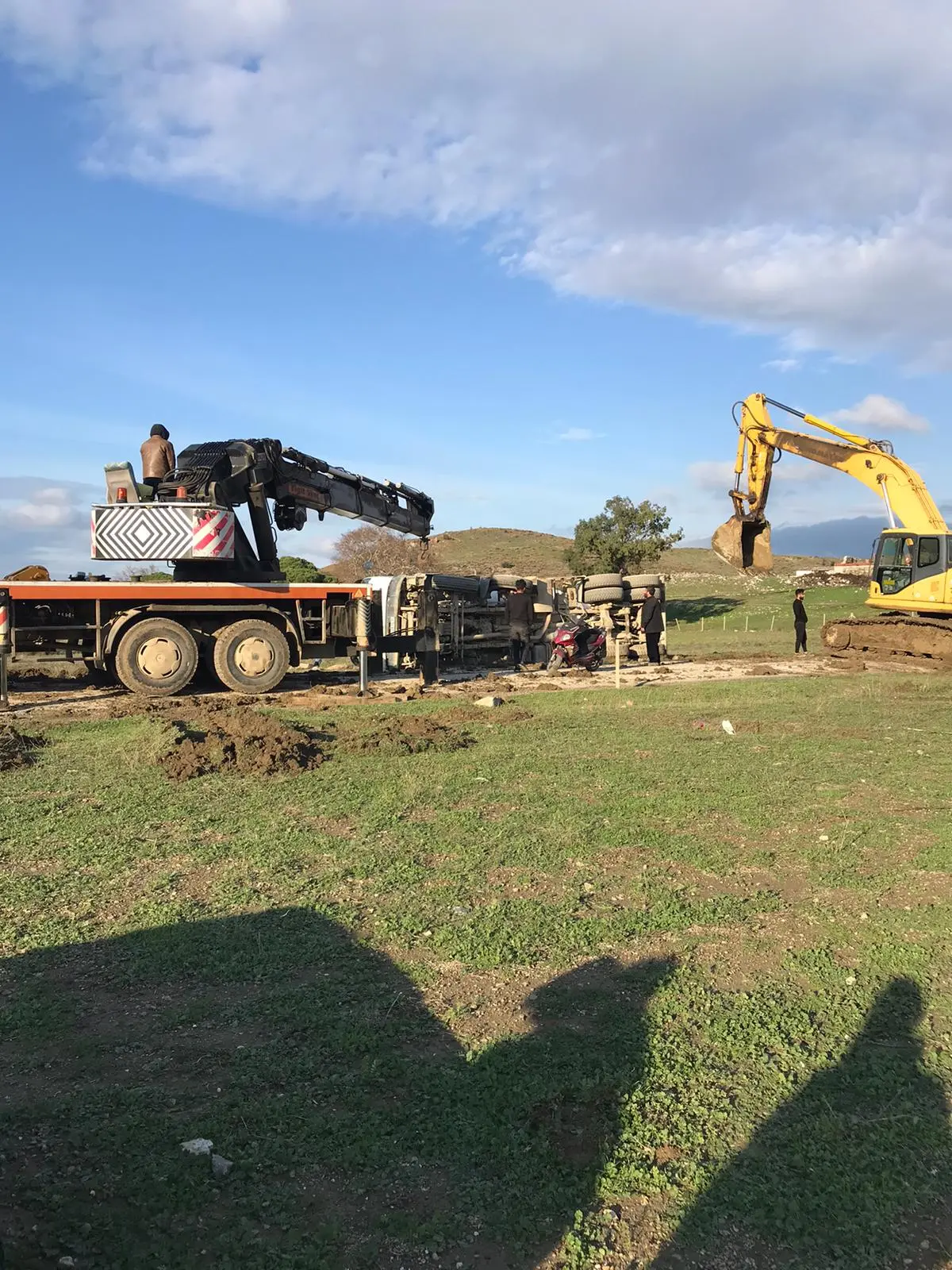 Beton mikser kamyonu devrildi: 1 yaralı