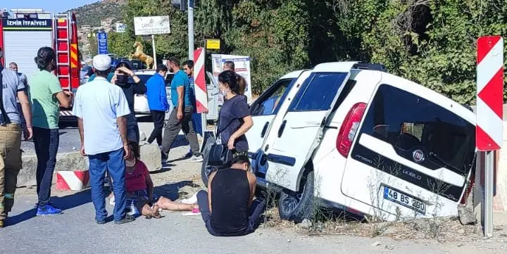 Çamlı kavşakta motorlu kurye kazası