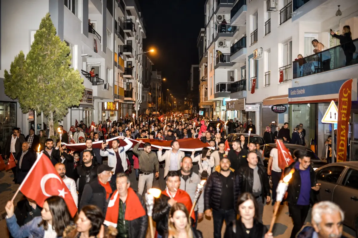 Çanakkale yürüyüşüne yüzlerce vatandaş katıldı