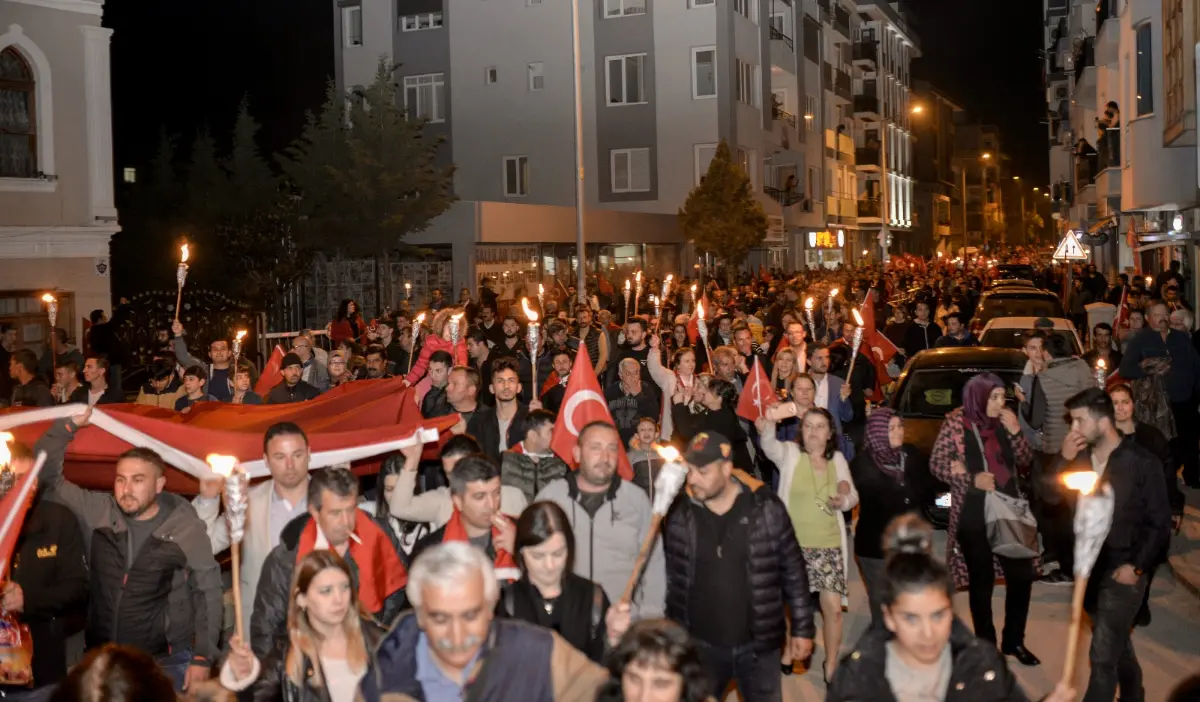 Çanakkale yürüyüşüne yüzlerce vatandaş katıldı