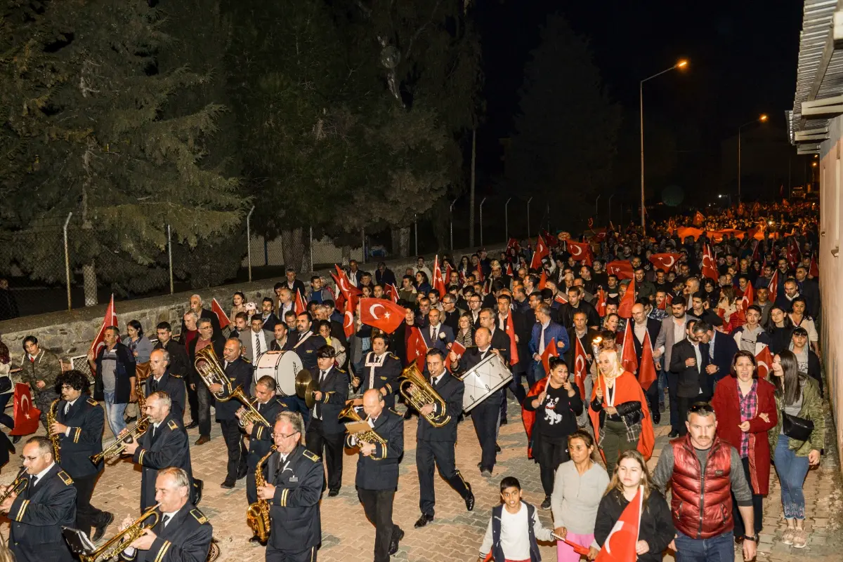 Çanakkale yürüyüşüne yüzlerce vatandaş katıldı