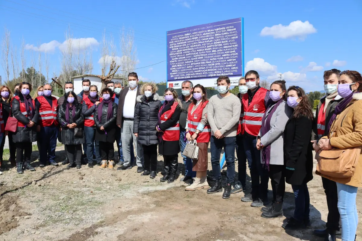 CHP Seferihisar kadın cinayetlerine ağaç dikerek tepki gösterdi