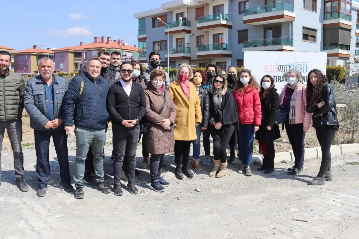 CHP Seferihisar’dan zeytin fidanı dikimi