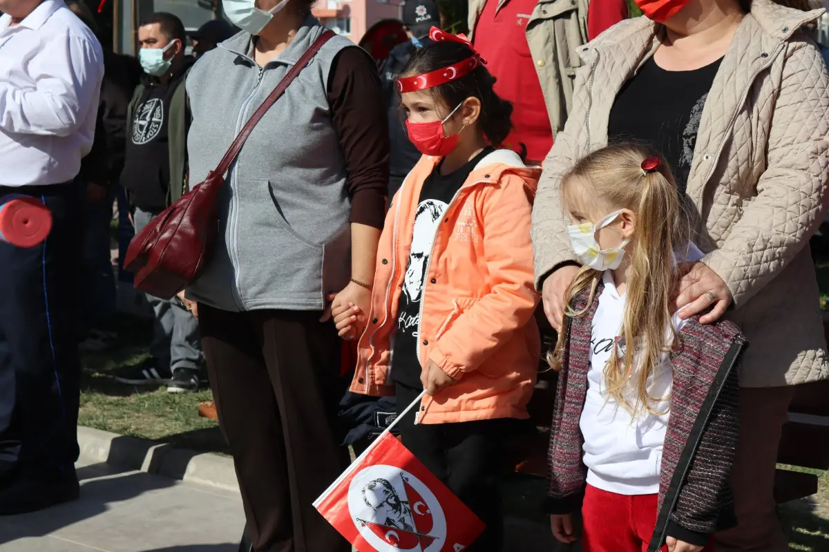 Cumhuriyet’in 98. yılı kutlamaları Çelenk Töreni ile başladı