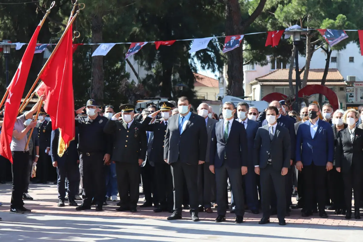 Cumhuriyet’in 98. yılı kutlamaları Çelenk Töreni ile başladı