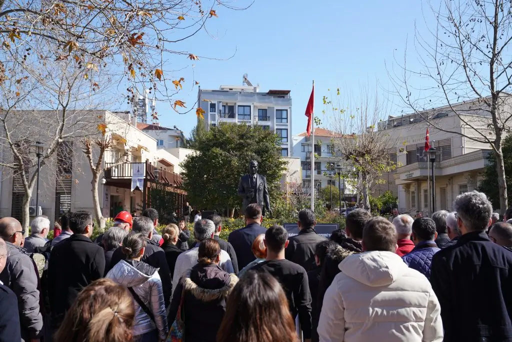 Depremde yitirilen canlar Seferihisar’da anıldı