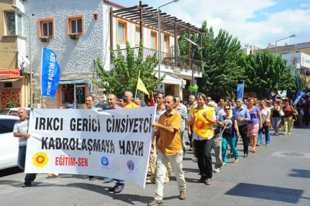 Eğitimcilerden yandaş müdür tepkisi