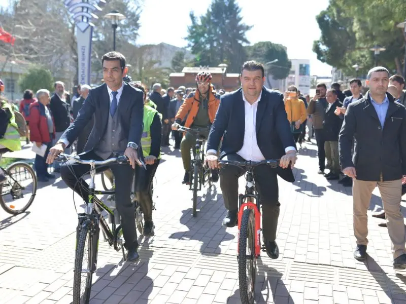 Engel Tanıma Sen de Bas Pedala