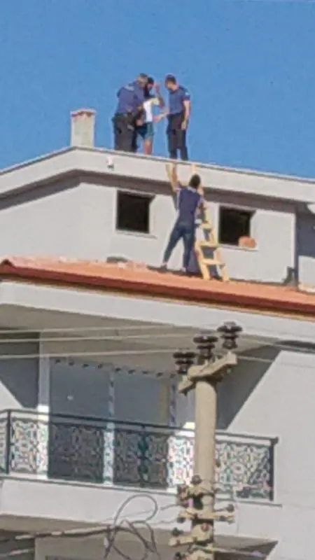 İntihara kalkışan genci polis ikna etti!