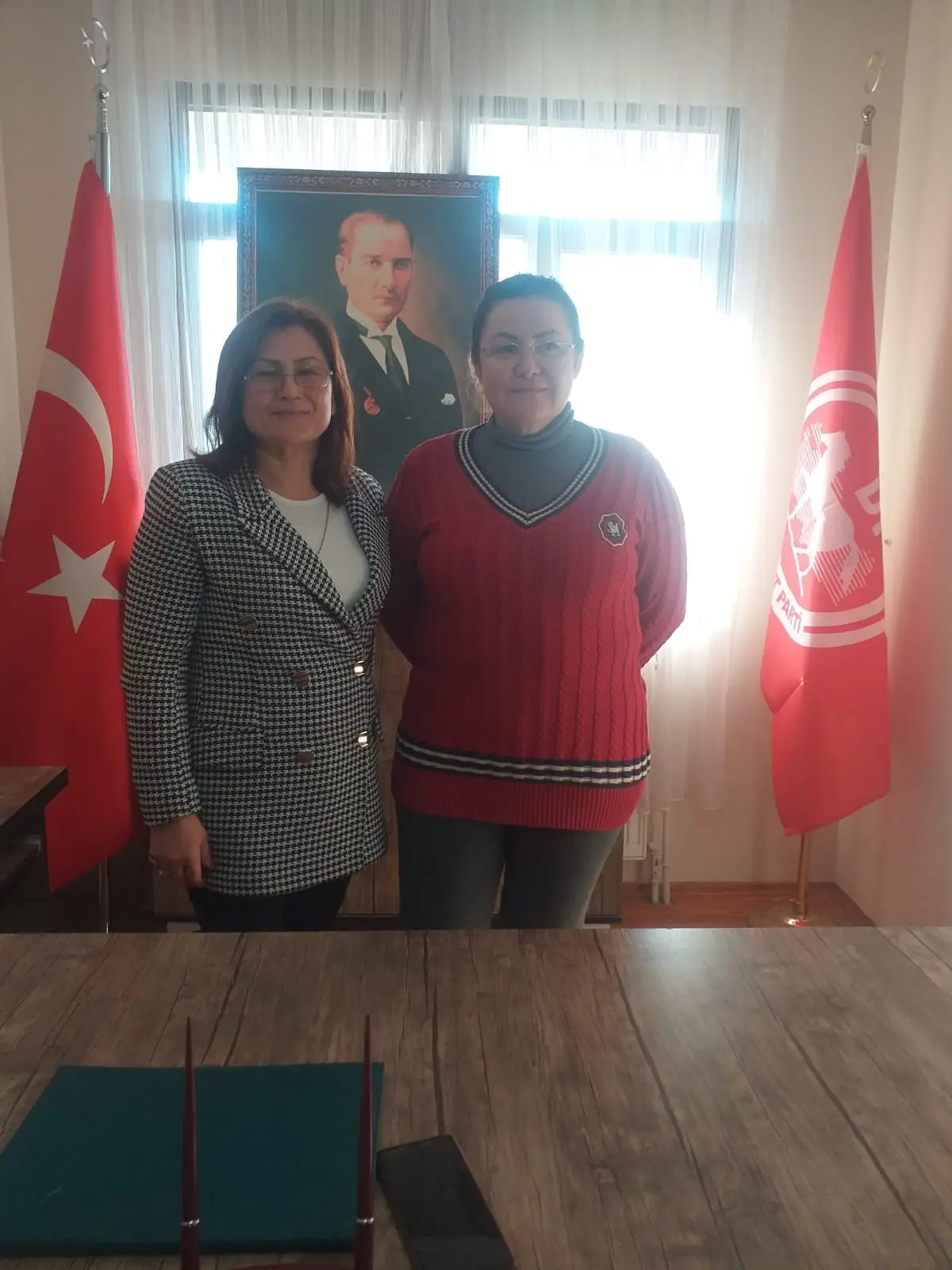 İYİ Parti’den ayrılan Şadiye Aşçıoğlu Demokrat Parti İlçe Başkanı oldu