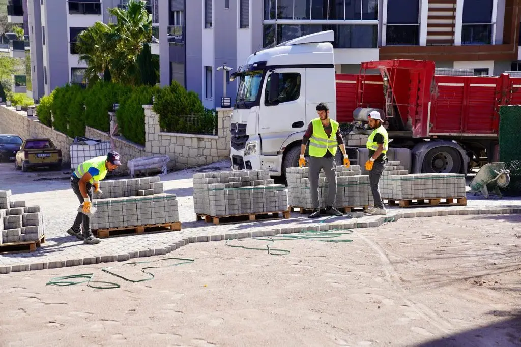 Karakayalar Bölgesi’nde yol yapım çalışması