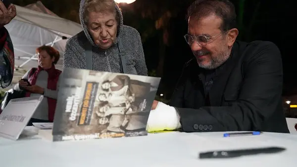 Kitap tutkunları Seferihisar’da buluştu