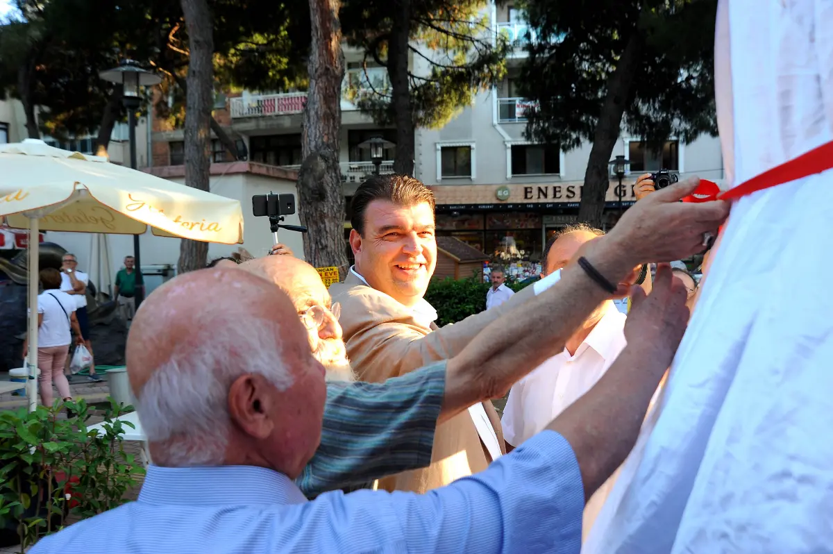 Kundakçı Ömer Efe Heykeli Seferihisar’ın kalbinde