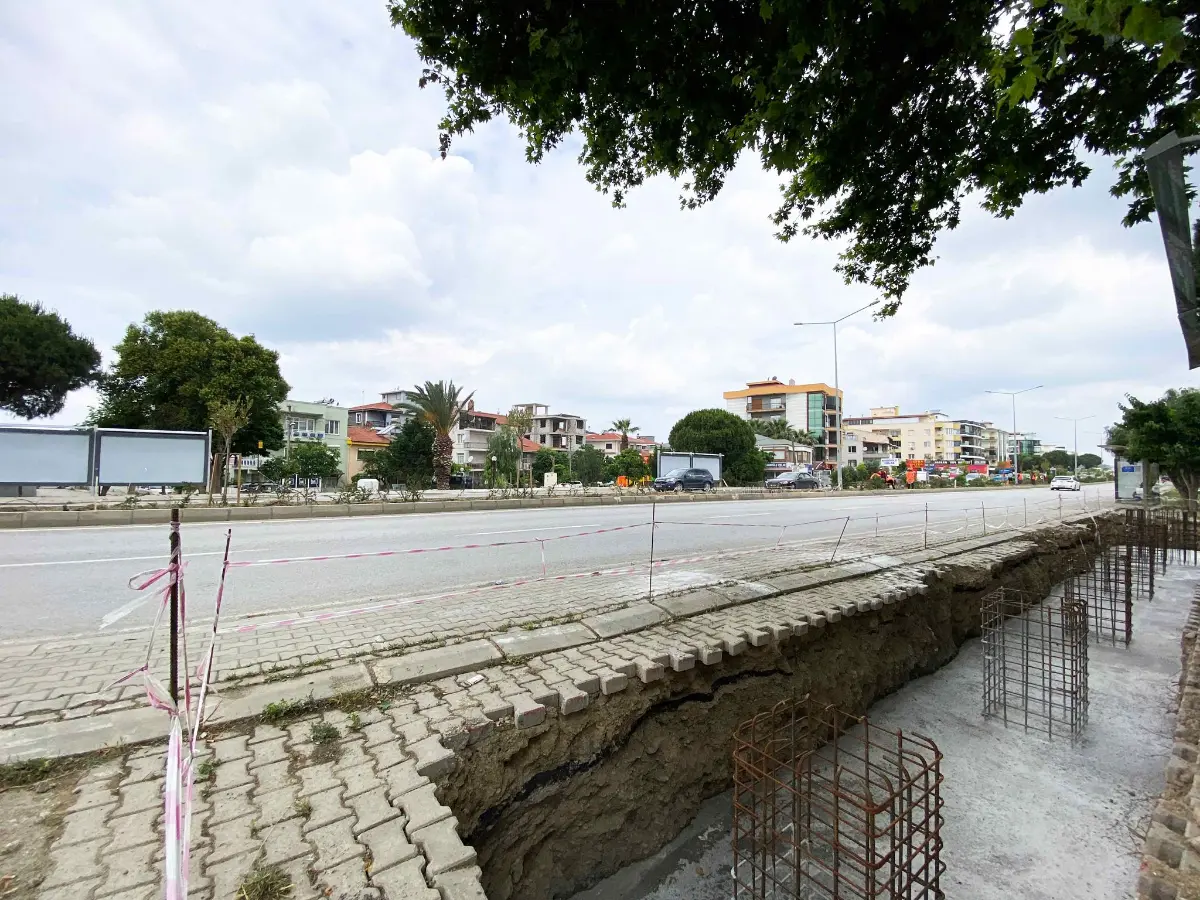 Okullar bölgesine üst geçit müjdesini Başkan Aydın duyurdu