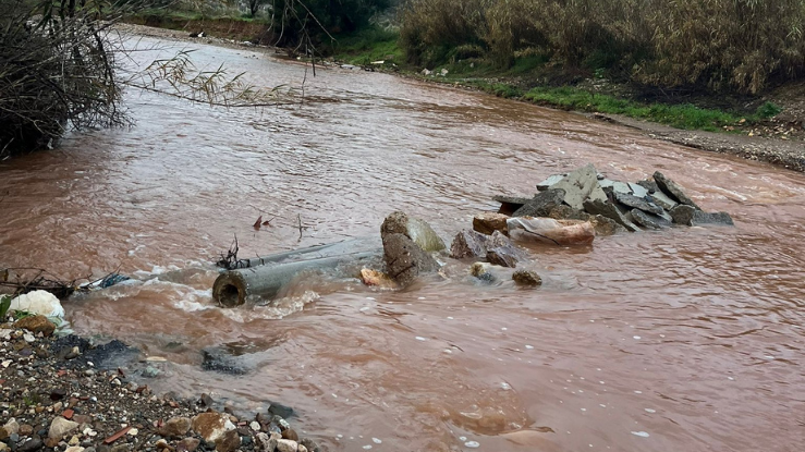 Orhanlı'da dere mağduriyeti: Vatandaşlar köprü talep ediyor