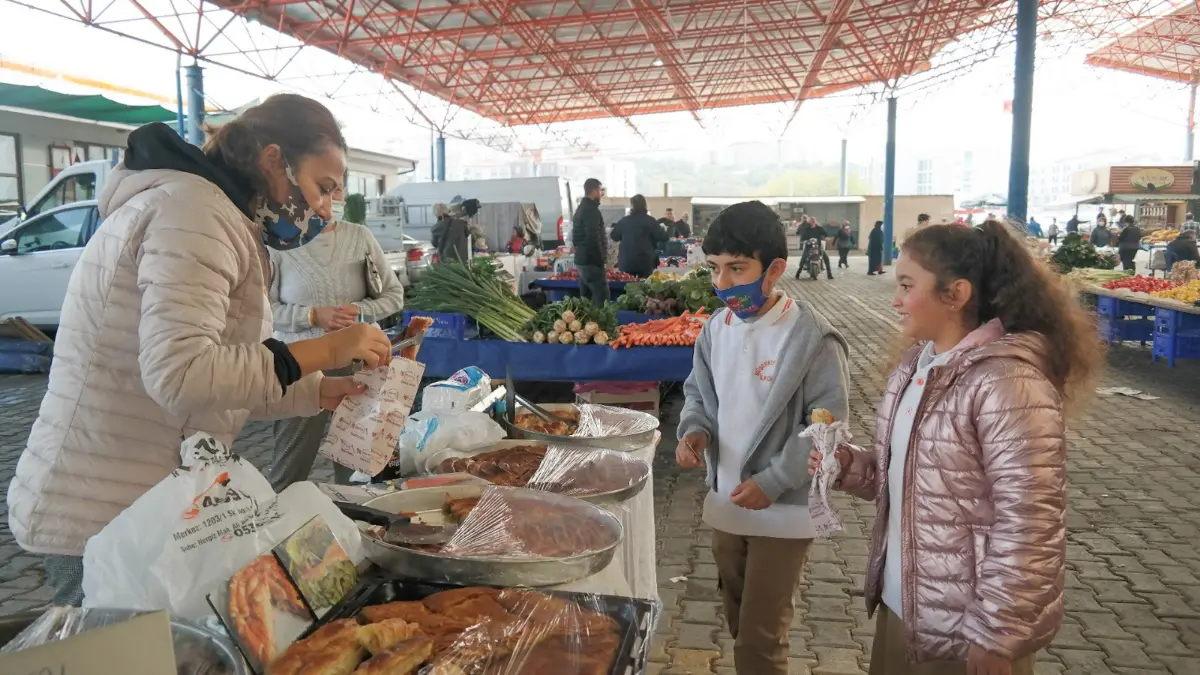 Özel öğrenciler üretici pazarında