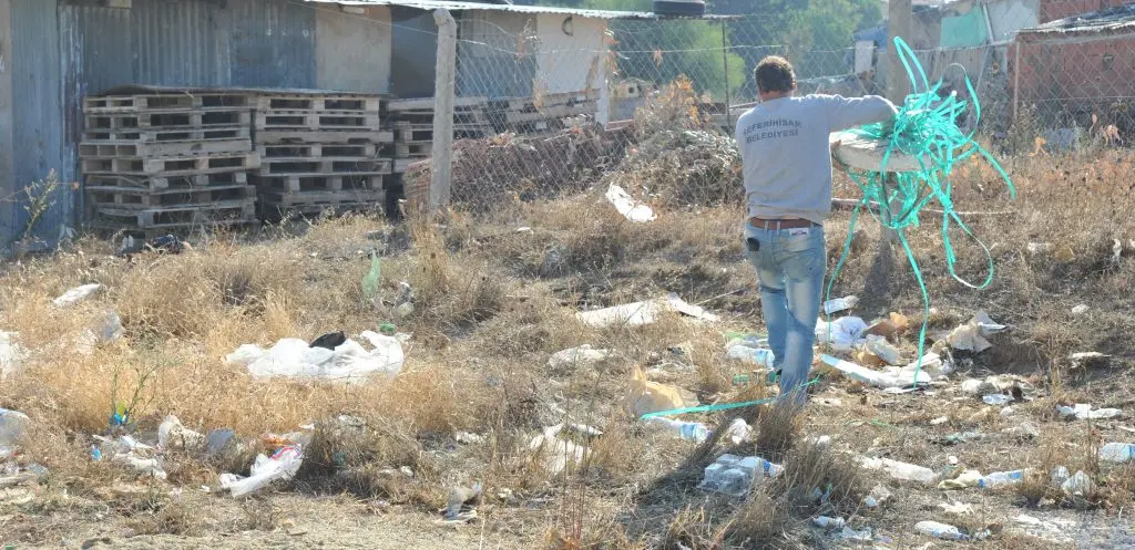Sanayi sitesinde sonbahar temizliği