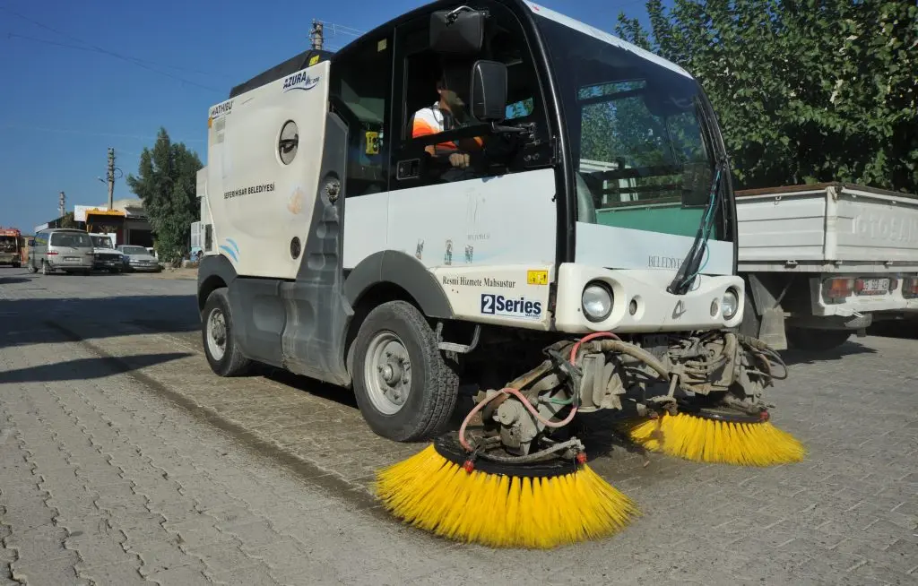 Sanayi sitesinde sonbahar temizliği