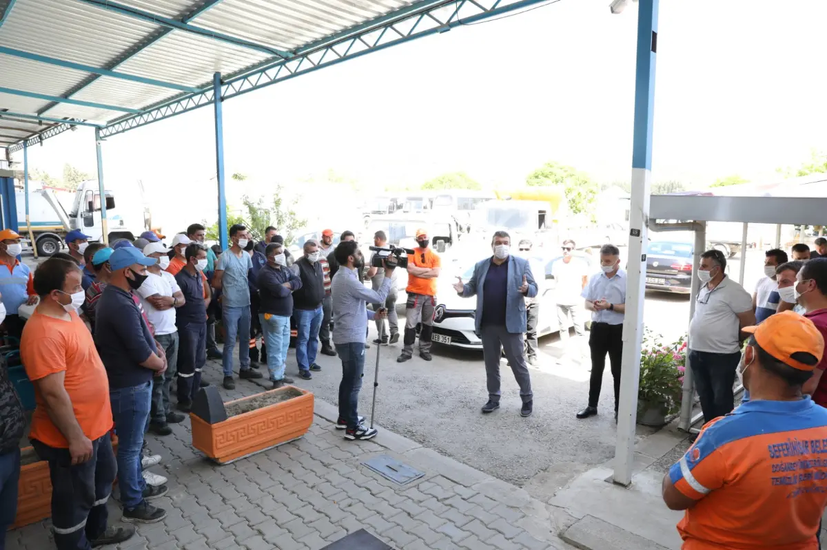 Seferihisar Belediyesi’nde bu ay "Ayın personeli” temizlik işleri ekibi