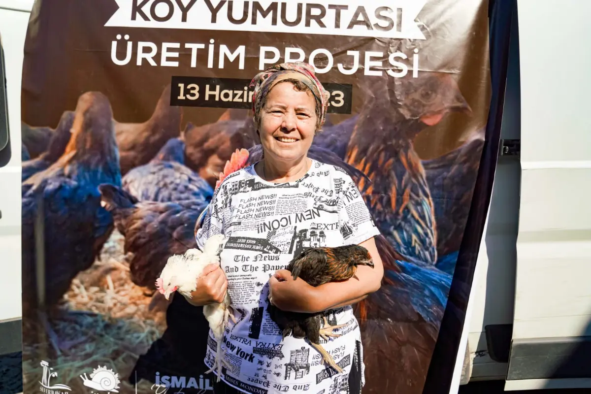 Seferihisar Belediyesi’nden 400 çiftçiye, 4 bin tavuk