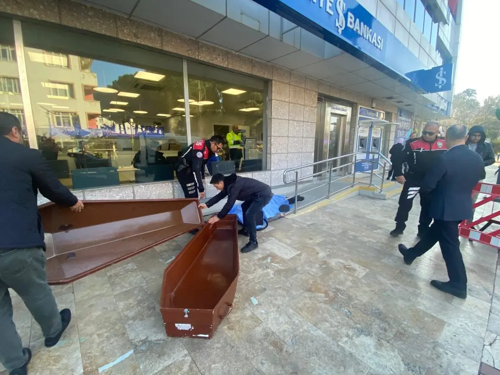 Seferihisar’da acı olay! Yürürken bir anda yere yığıldı