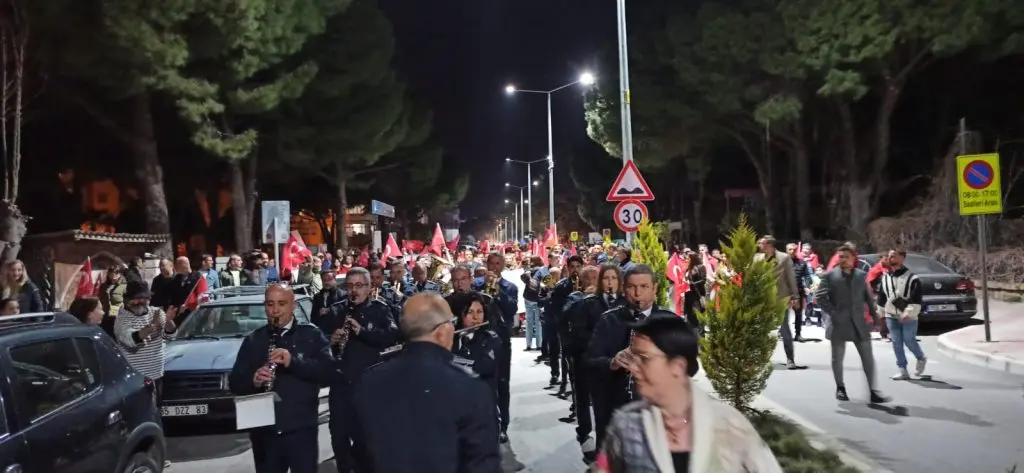 Seferihisar’da anlamlı yürüyüş! Geçen dönem yaşanan skandal tekrarlanmadı