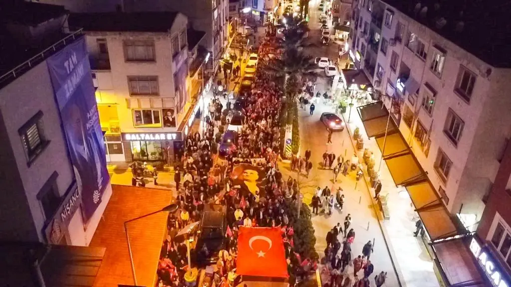 Seferihisar’da anlamlı yürüyüş! Geçen dönem yaşanan skandal tekrarlanmadı