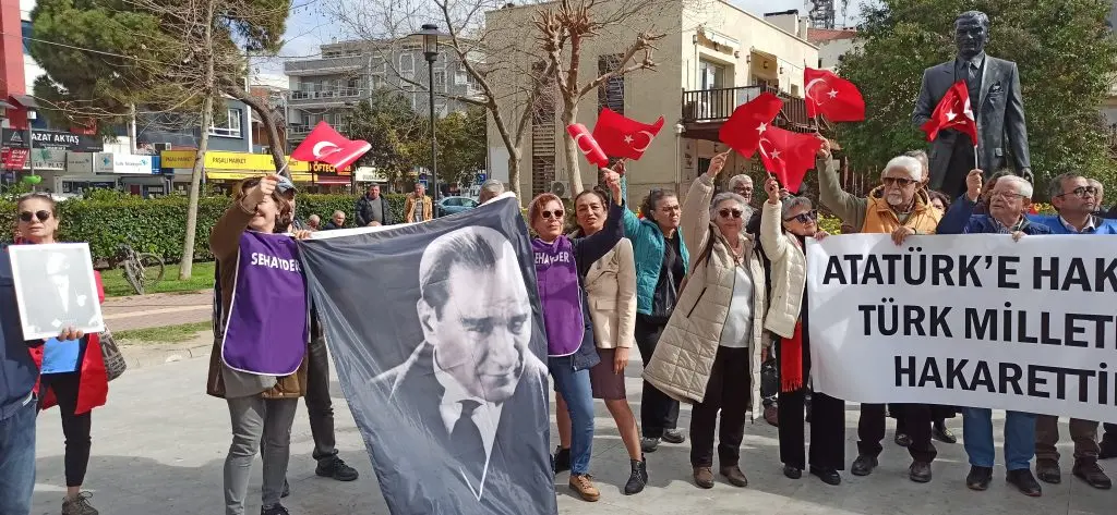 Seferihisar’da Atatürk’e hakaret edenlere suç duyurusu