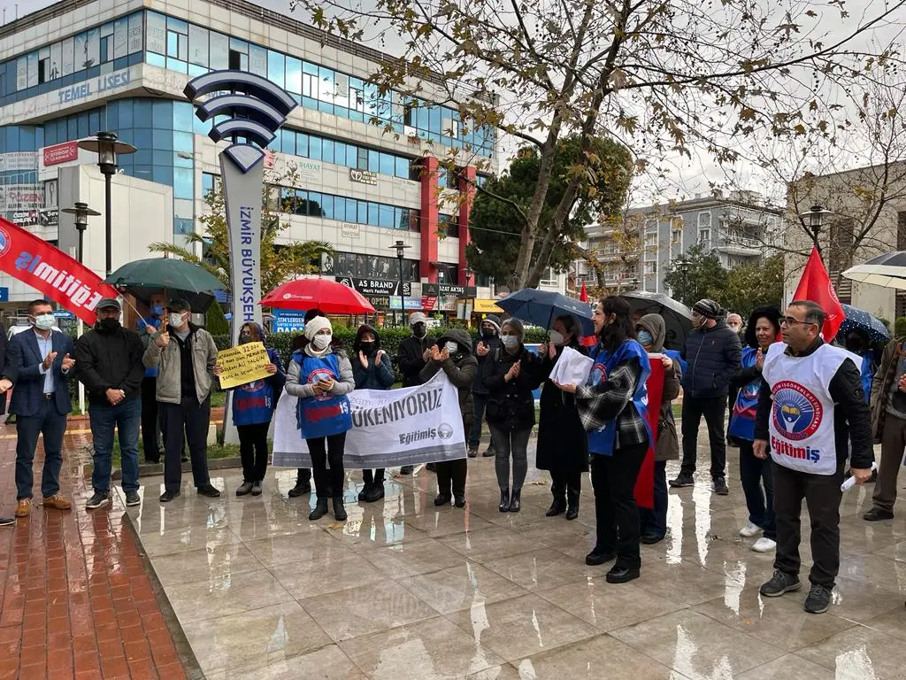 Seferihisar’da Eğitim İş Sendikası iş bırakma eylemi gerçekleşti