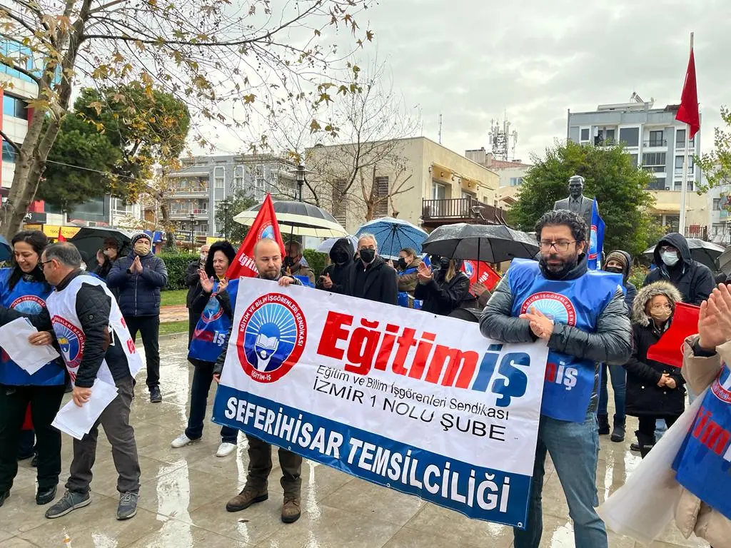 Seferihisar’da Eğitim İş Sendikası iş bırakma eylemi gerçekleşti