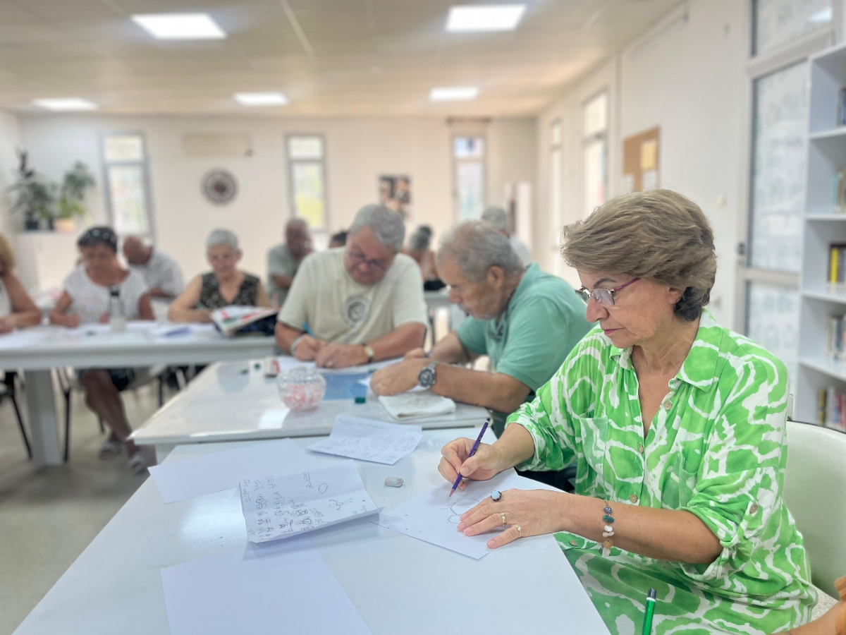 Seferihisar’da Karikatür Atölyesi Yaz Boyunca Devam Ediyor "Karikatür Çizmenin Yaşı Yoktur”