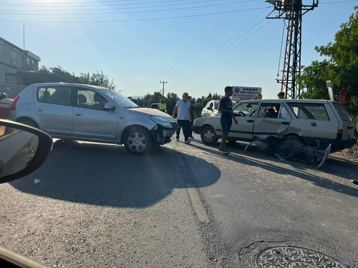 Seferihisar’da maddi hasarlı kaza