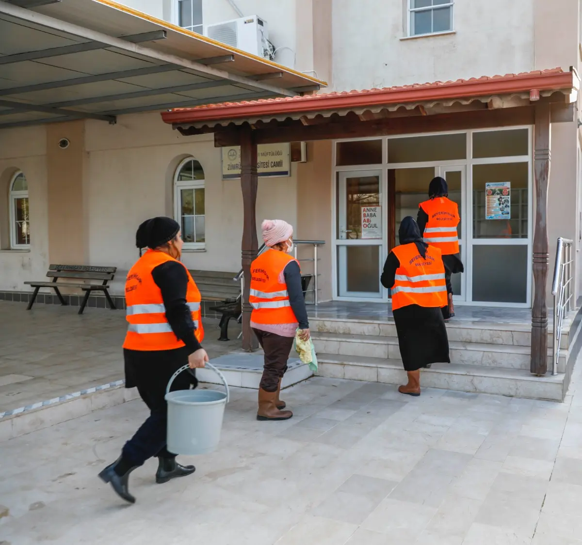 Seferihisar’da vatandaşlar gönül rahatlığıyla ibadet ediyor