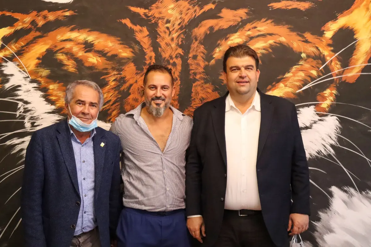 Seferihisar’ın modern spor salonu açıldı