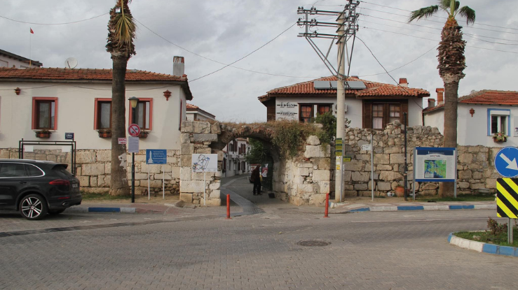 Seferihisar’ın Tarihi Kapıları: Sığacık Kalesi’nin İzleri