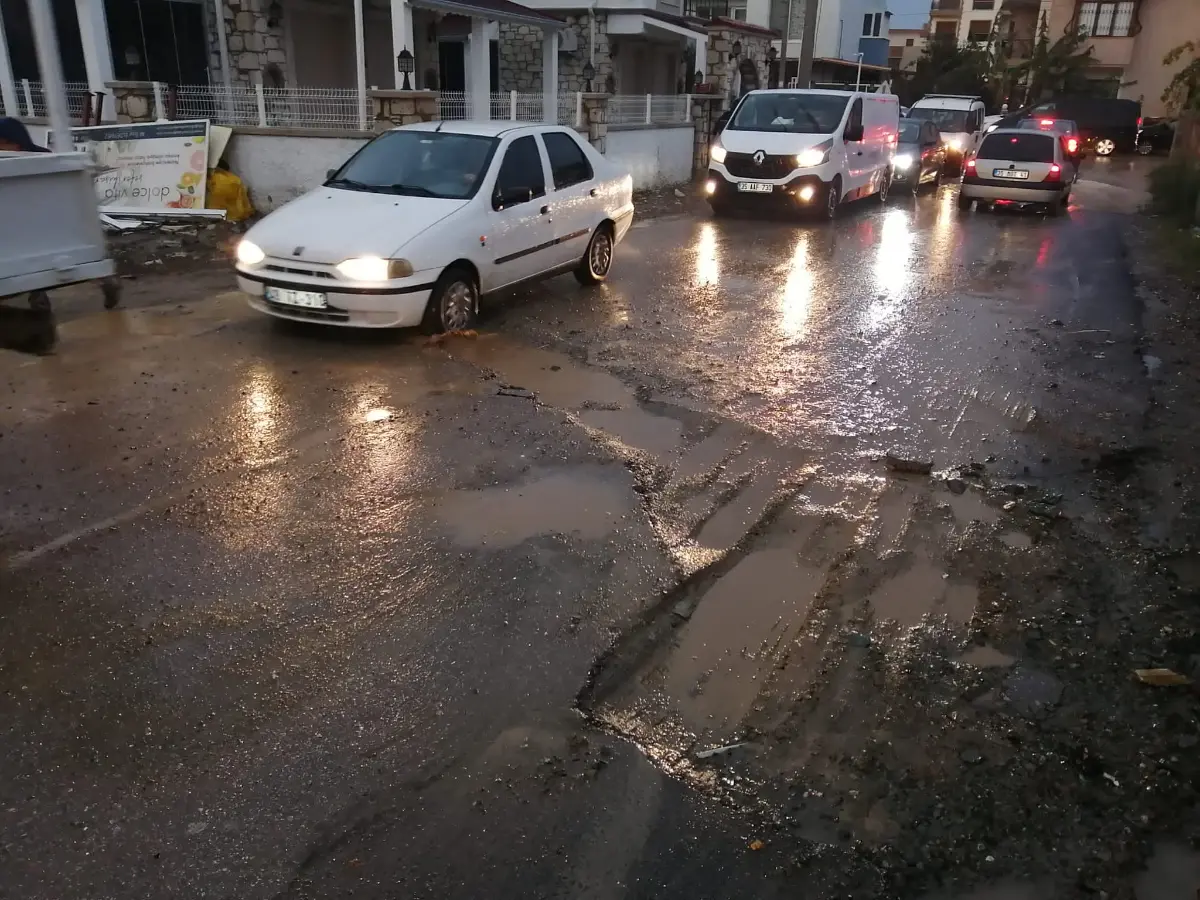 Seferihisarlı öğrencilerin yağmur çilesi