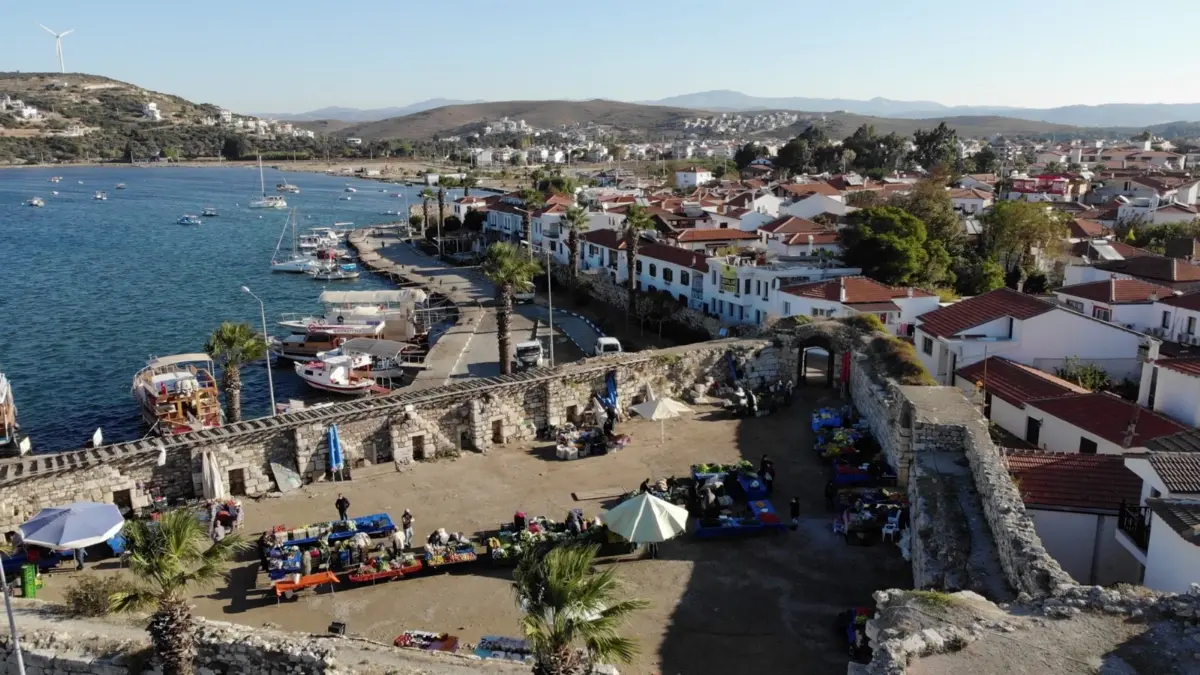 Sığacık Kaleiçi Pazarı tezgahlarını yeniden kurdu