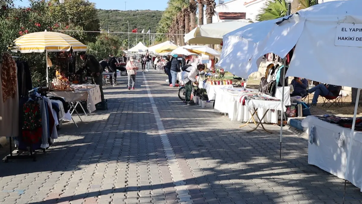 Sığacık Kaleiçi Pazarı tezgahlarını yeniden kurdu