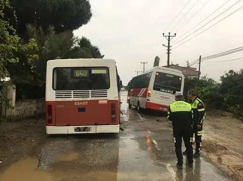 Sığacık yolu trafiğe kapandı!