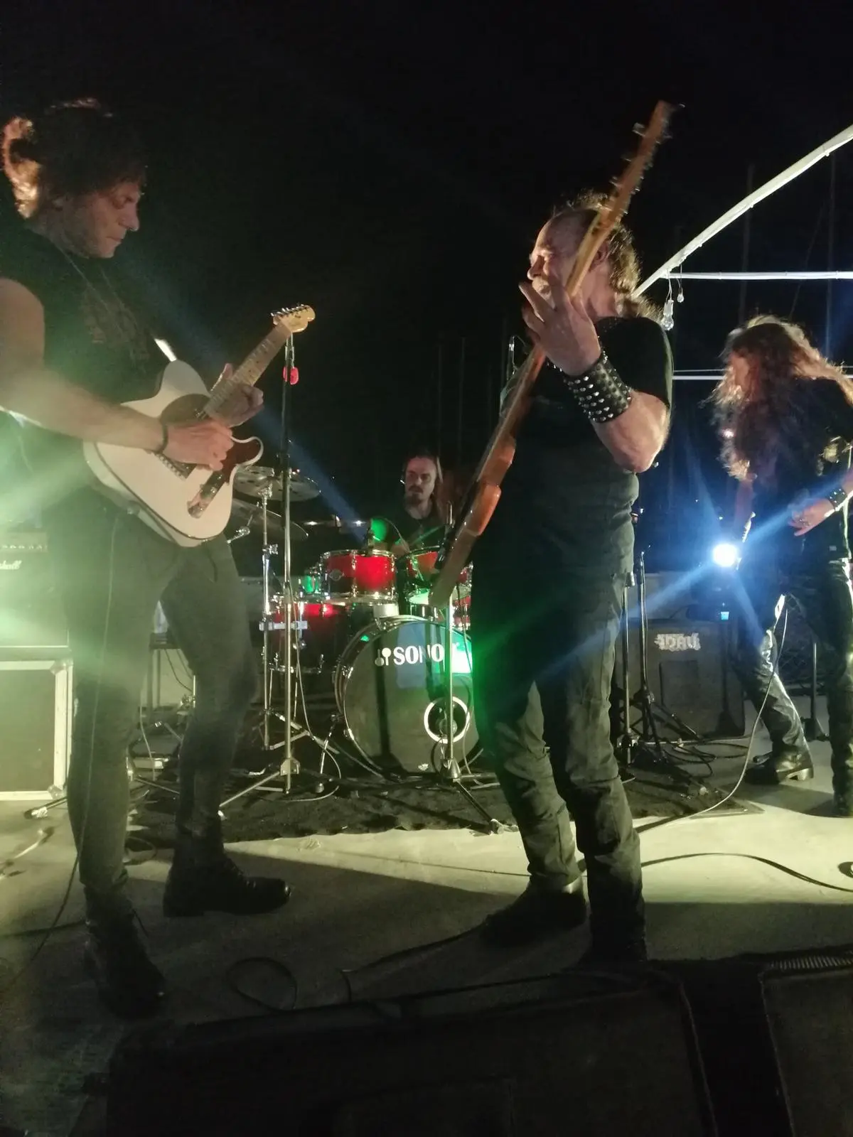 Teos Marina’da deniz üstünde konser